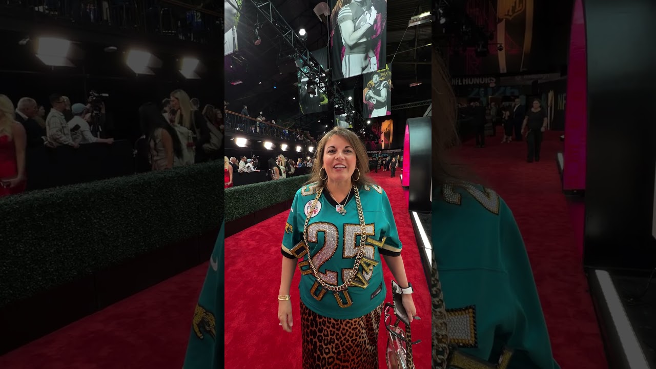 Fan of the Year fit goes crazy 🐆 Shoutout to Amanda Harper! #DUUUVAL