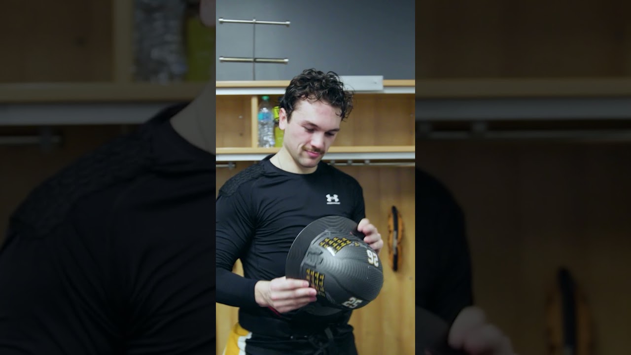 Avery Hayes Gets Postgame Helmet After NHL Debut