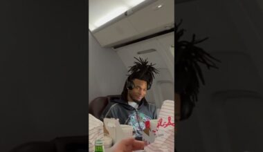 First Player of the Week honors calls for a team celebration on the plane 👏  #spurs #stephoncastle