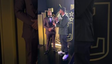 Asking Bobby Wagner to say something nice about his rival 😂