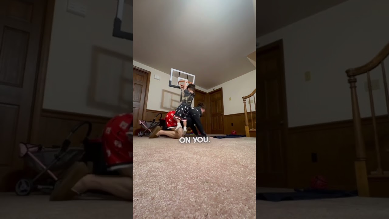 What's better: Dad's reaction or kid's hoop skills?! 😤 (Via mjm.hoodieqel)