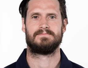 how your dad looks at you when you dont want to help him move 10000 pounds of dirt at 5am on a saturday