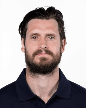 how your dad looks at you when you dont want to help him move 10000 pounds of dirt at 5am on a saturday