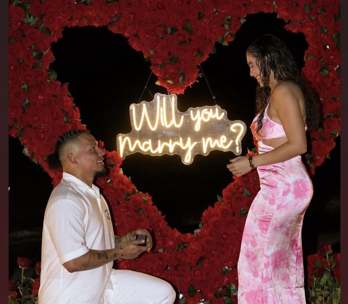 Congrats to William Contreras and Nixzali Adames on their engagement! 🥂💖