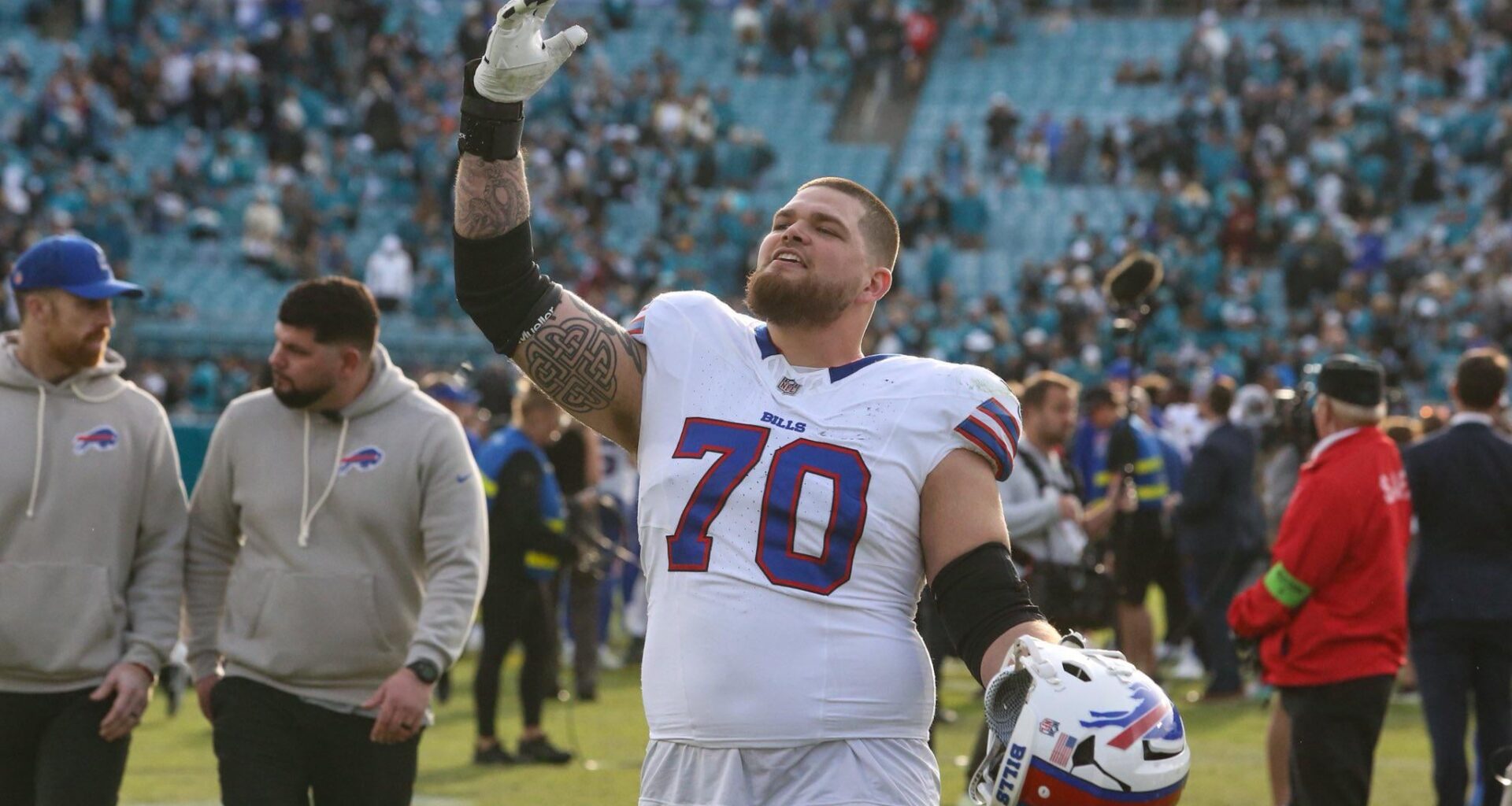 [Rapoport] The Bills have re-signed key reserve OL Alec Anderson, who played in every game last year and started six times over two seasons, per agent Sam Leaf Ireifej. He gets a 1-year, $3M deal with $1.8M guaranteed.