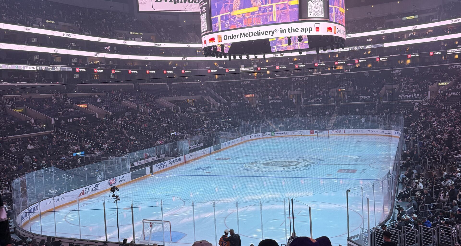 Anyone wanna meet up before the game tomorrow?