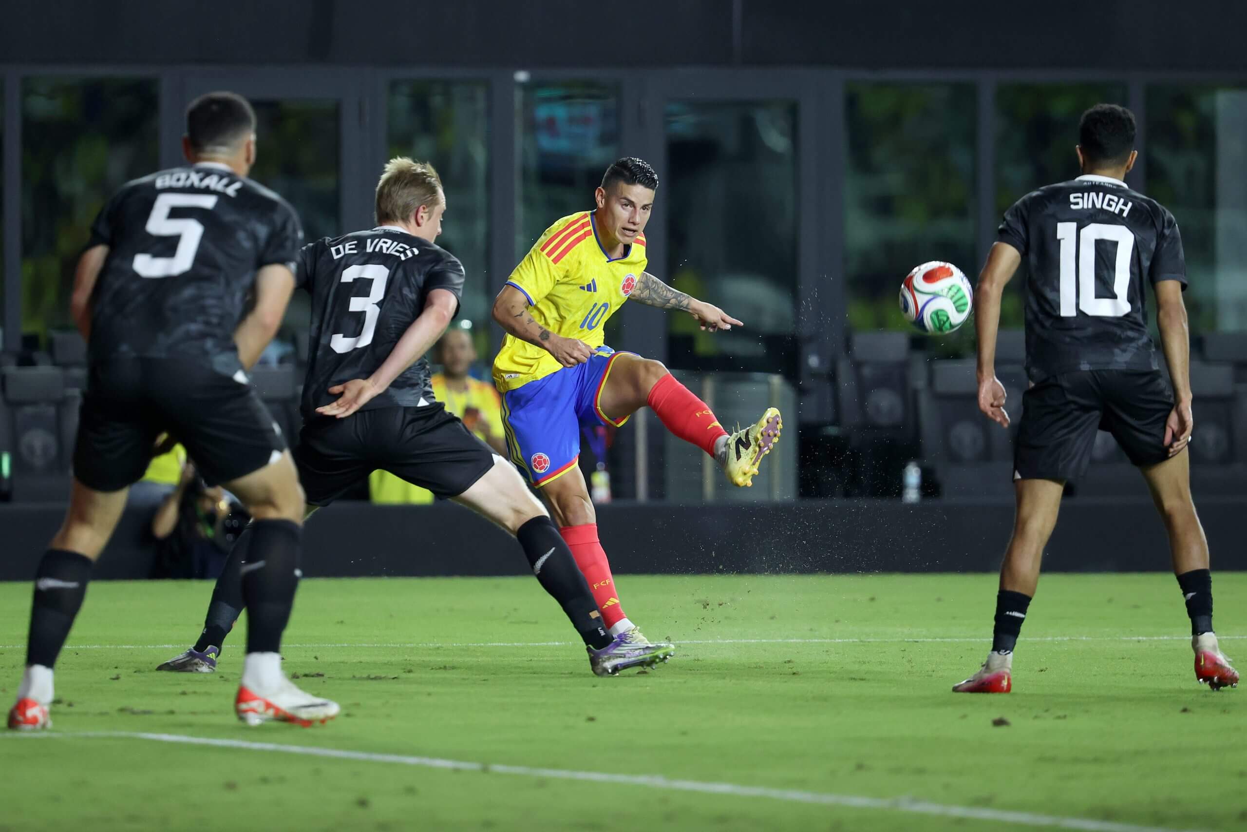 James Rodriguez serves in a ball vs New Zealand