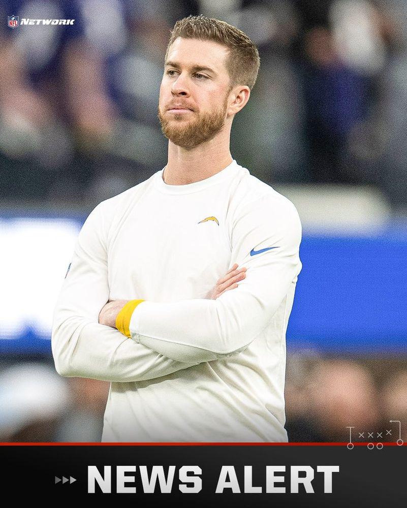 [Pelissero] The Bucs agreed to terms with Chandler Whitmer as their quarterbacks coach. Whitmer, 34, spent last season Indiana’s co-OC/QB coach, developing Heisman Trophy winner Fernando Mendoza on the way to a national title. He had multiple NFL offers but chose Tampa.