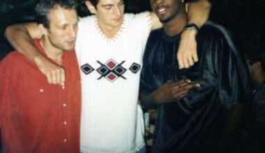 I'm from the UK and back in 1998 I went to Honolulu, Hawaii, met these guys in the photo and they told me they played basketball for Denver Nuggets, I don't follow basketball so was just wondering if anyone recognised them or was I lied to.