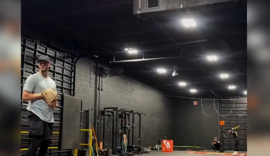 [Foul Territory] Livvy Dunne stepped in the box while Paul Skenes got some work in. 😳