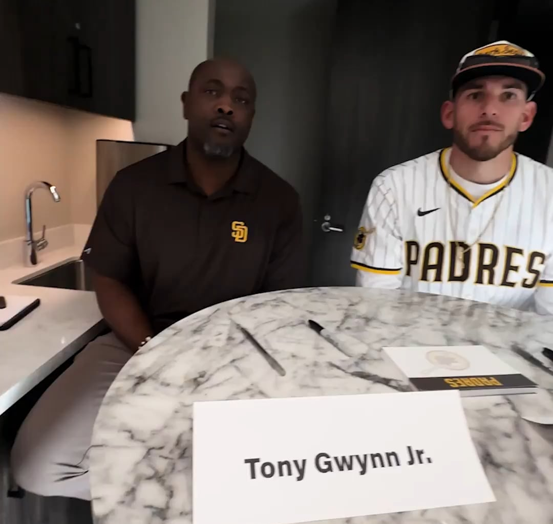 [Padres] You've got a friend in me 💛