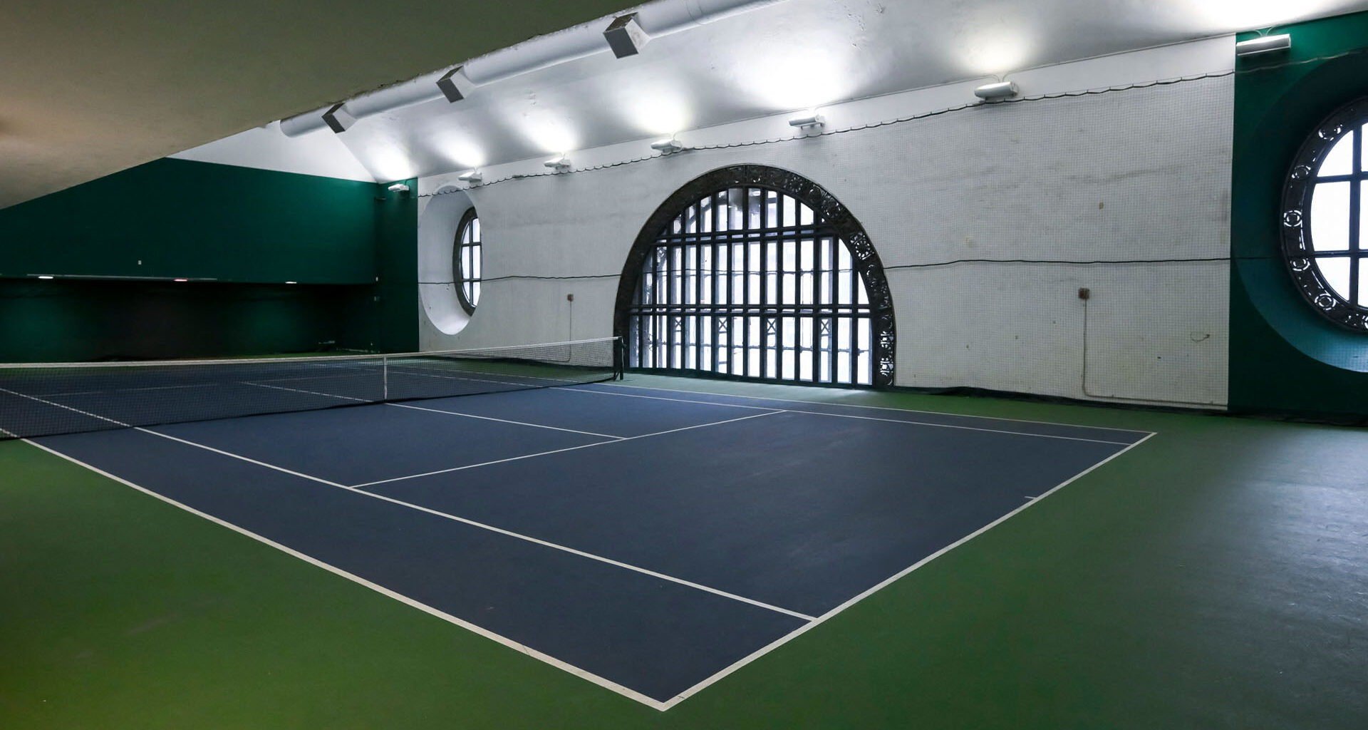 Secret tennis court built inside Grand Central Station which is 100-years-old and once owned by Donald Trump