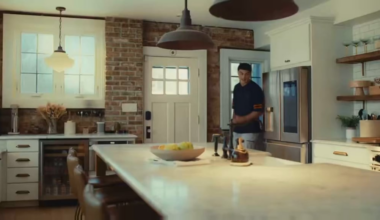 [Dave] Colston Loveland and D’Andre Swift in a new Lifeway Foods commercial. Wait for the ending 😭