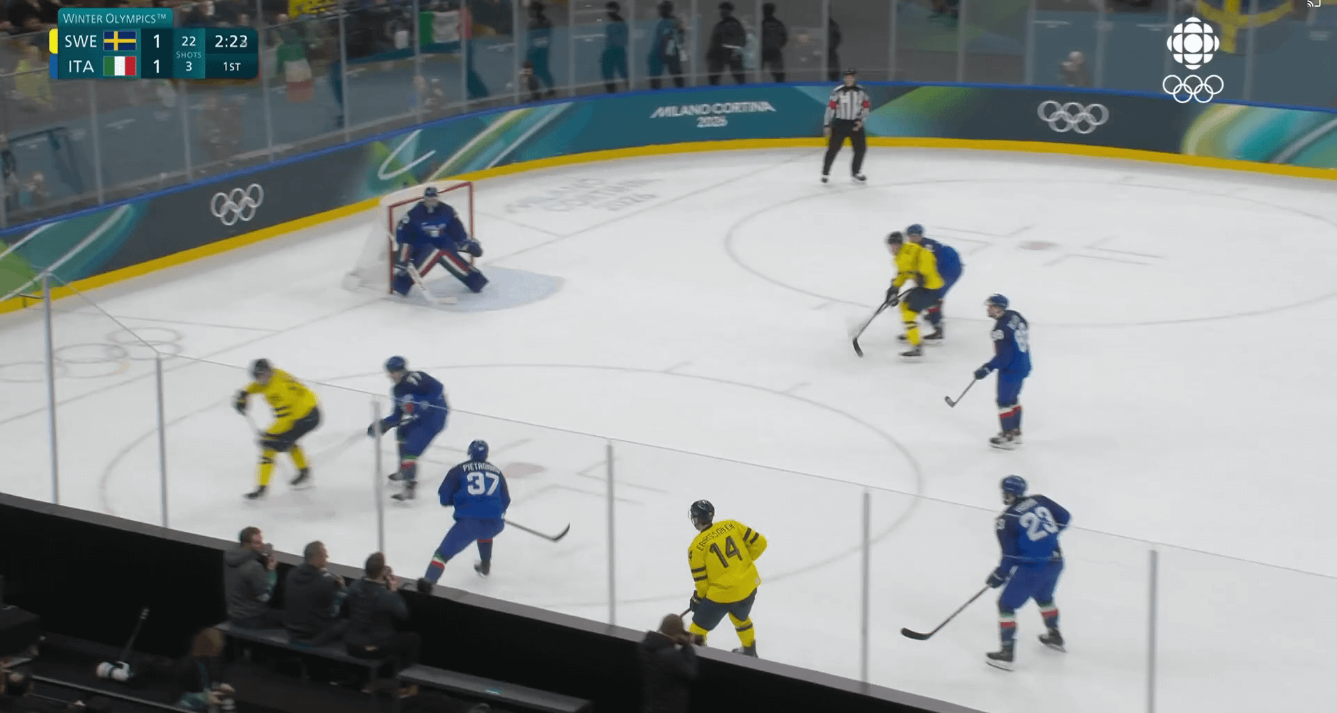 [SWE - ITA] Gustav Forsling fires a heavy clapper that beats Clara