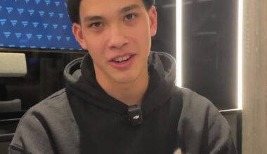 Jonah Tong learned Mandarin from his grandfather and used it to autograph his 1-of-1 rookie card!