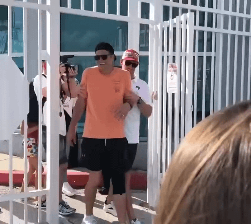 Imagine if this was Bo throwing the Trophy to Sutton?