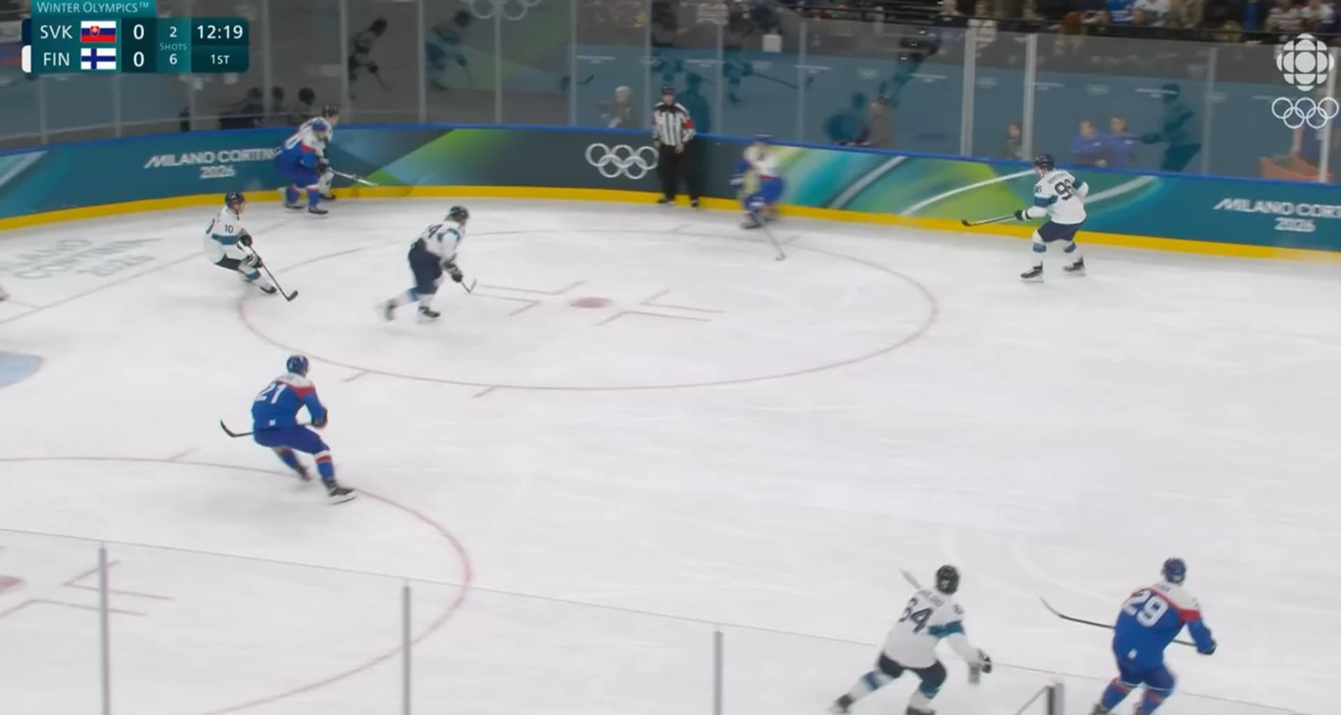 Juraj Slafkovský scores his first goal of the Olympics !
