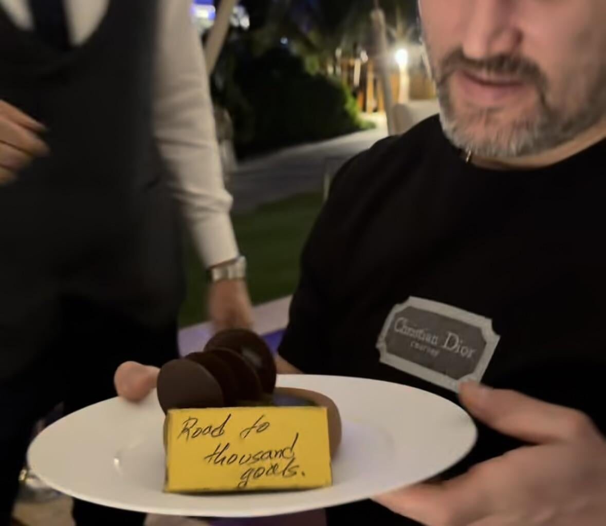 Did anyone see this on Instagram? Ovi out at dinner with a cake with “road to thousand goals” written on it.