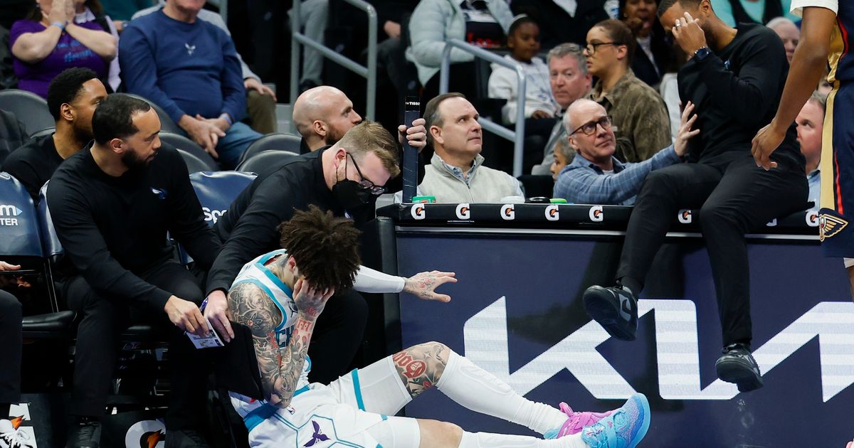 Hornets coach left feeling 'foolish' after collision leaves LaMelo Ball with a gash above his eye :: WRAL.com