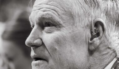 Chris Marlowe holds court