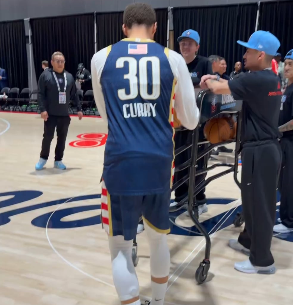 Steph being Steph at @NBAAllStar