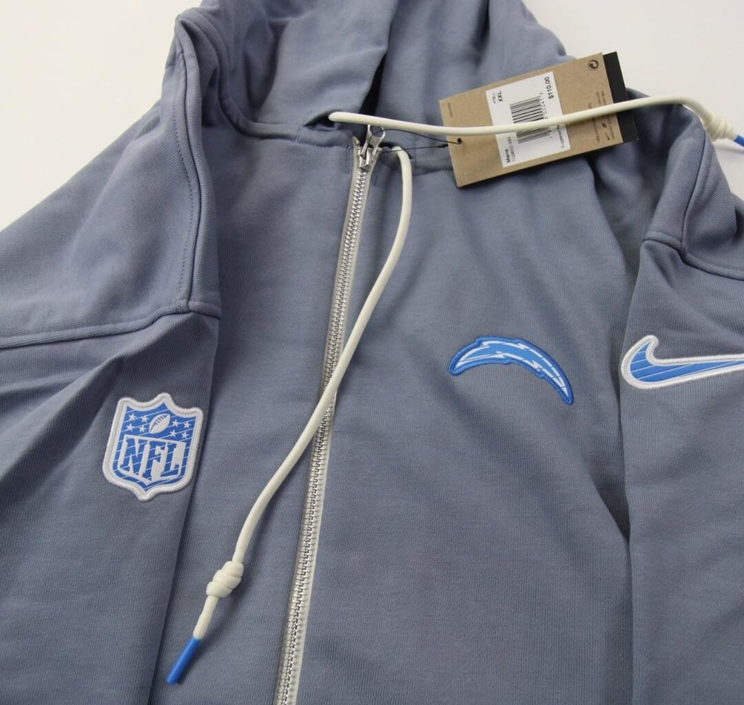 Help me decide! What bolt looks cleaner? ⚡️