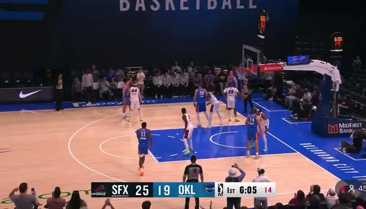 [Highlight]Nikola Topic checks in for the OKC Blue for the first time since beating cancer! Gets an assist right away!