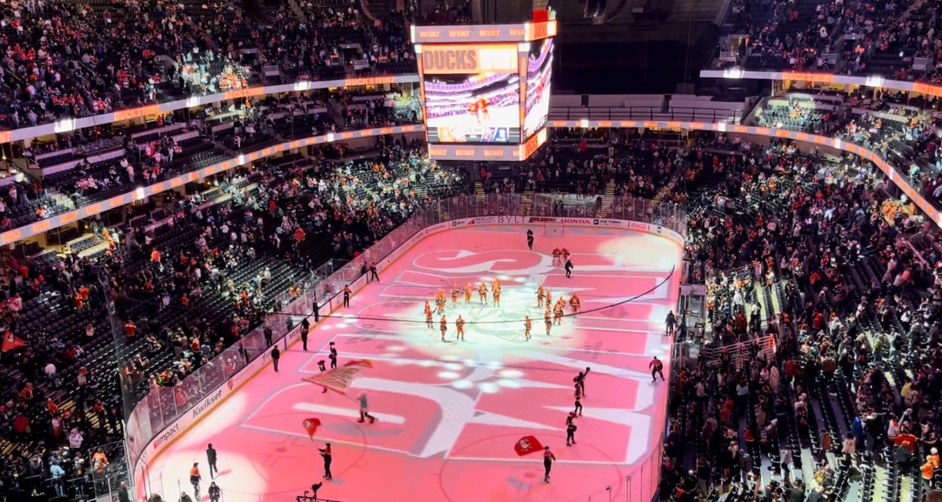 So happy to see another Ducks win in person before the Olympic Break! Go Ducks!! 🟠🦆