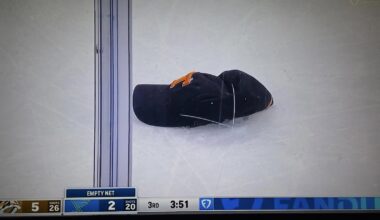 My UT hat on the ice in St Louis after Forsberg’s hat trick in December. The Blues really thought they were going to avenge that when they were up 5-1 tonight☠️😭