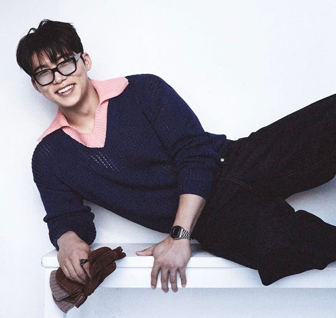 Hyeseong Kim got in his photoshoot bag and modeled for Arena Korea.