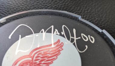 Who the heck signed this puck ??