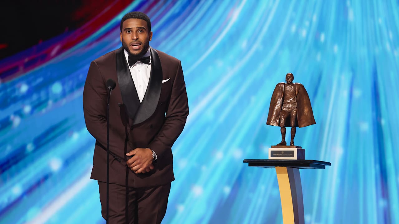 Commanders LB Bobby Wagner named 2025 Walter Payton NFL Man of the Year 