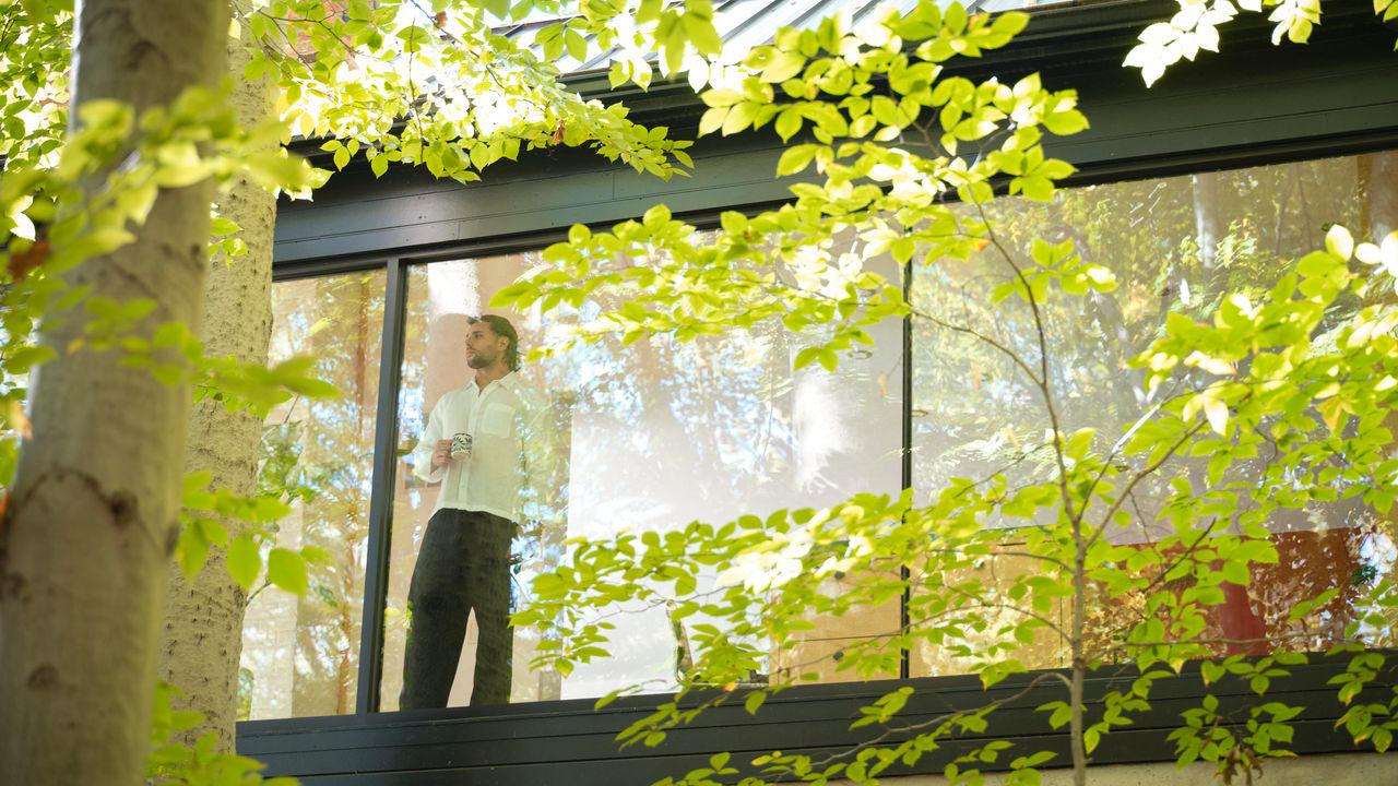 NFL Player Matt Milano Was Surrounded by Cookie-Cutter Houses—Until This ’70s One Stopped Him Cold