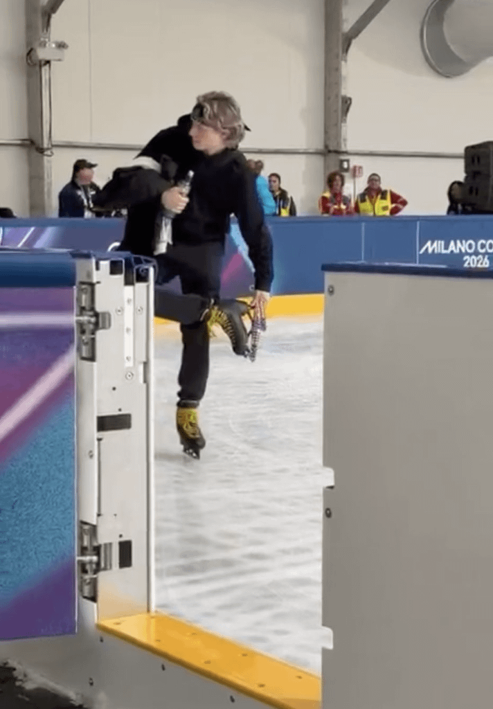 Ilia Malinin sporting Ovi yellow laces!