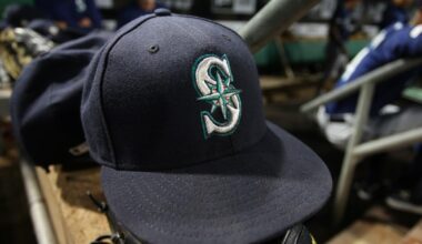 Mariners sign 27-year-old third baseman away from Guardians