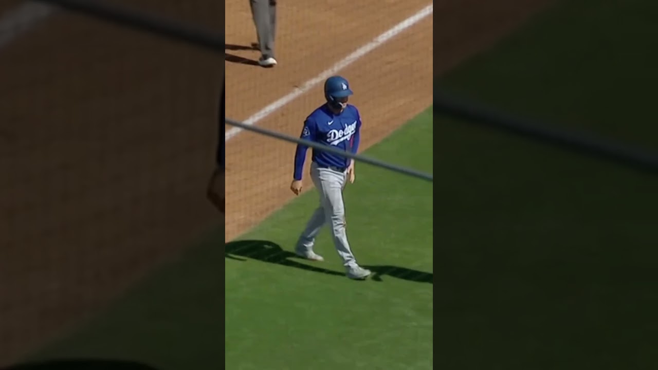 Jose Trevino with the backpick at 1B. Maybe a little nonverbal communication??
