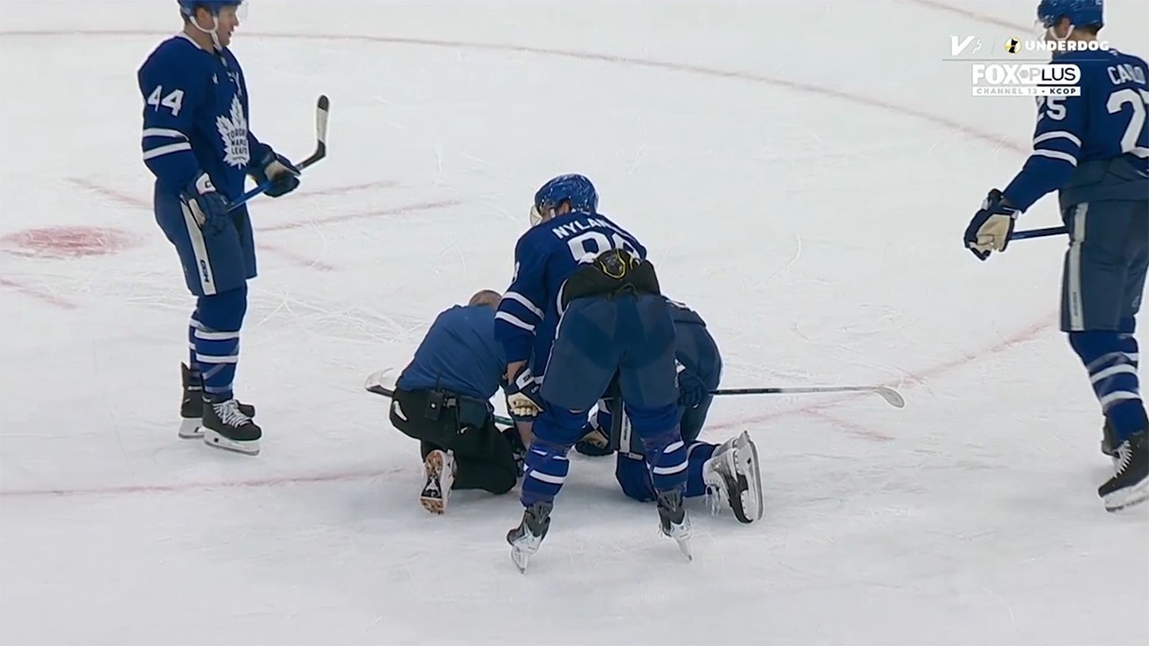 Radko Gudas 🚫Game Misconduct🚫 Kneeing Against Auston Matthews