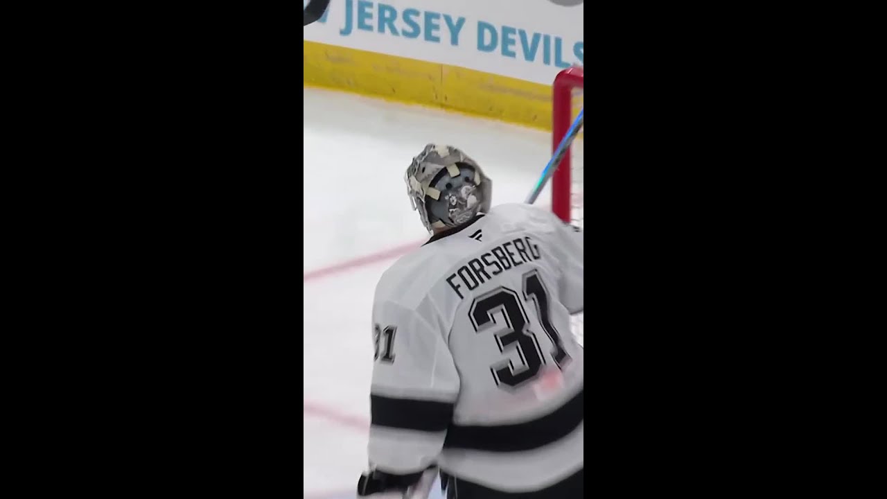 Nico Hischier with a Short Goal vs. Los Angeles Kings