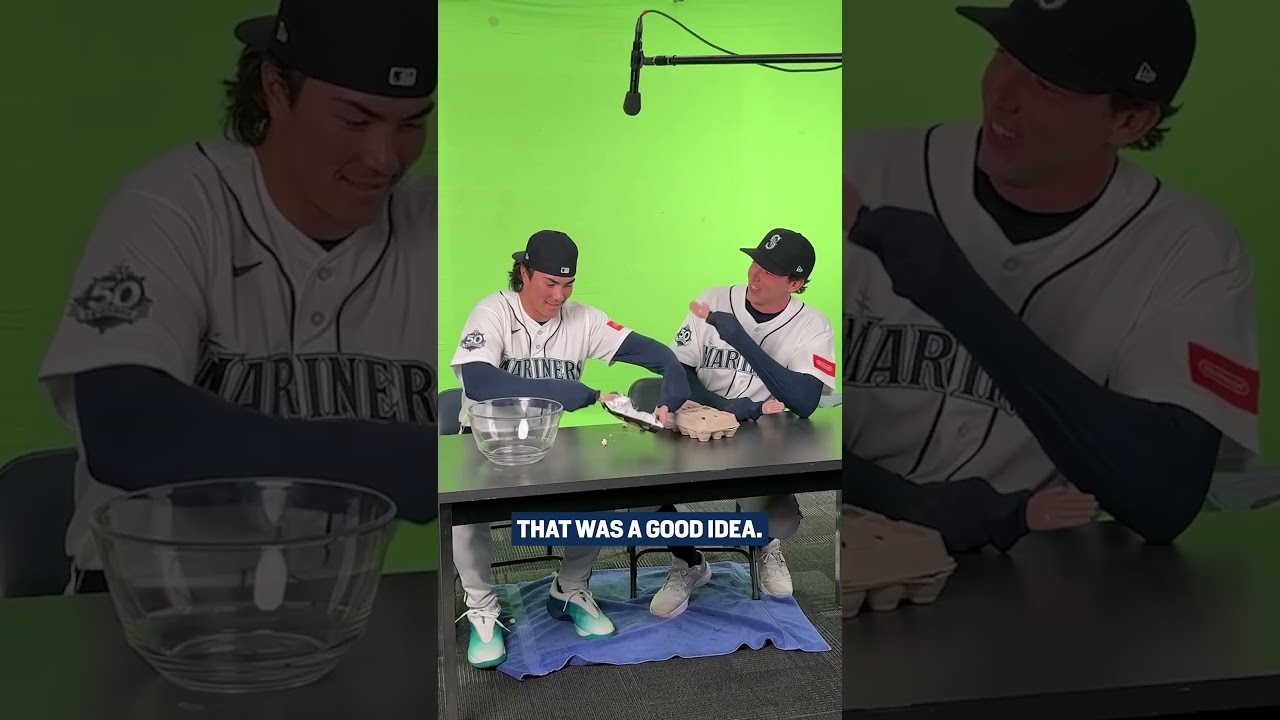 Big leagues… Tiny hands 😅