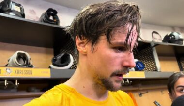 Erik Karlsson, Penguins, on having stick ripped from hands