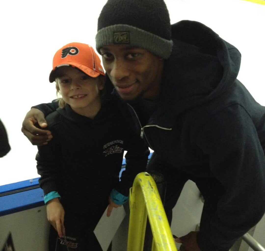 [Philadelphia Flyers] Photo of a young Porter Martone with Wayne Simmonds