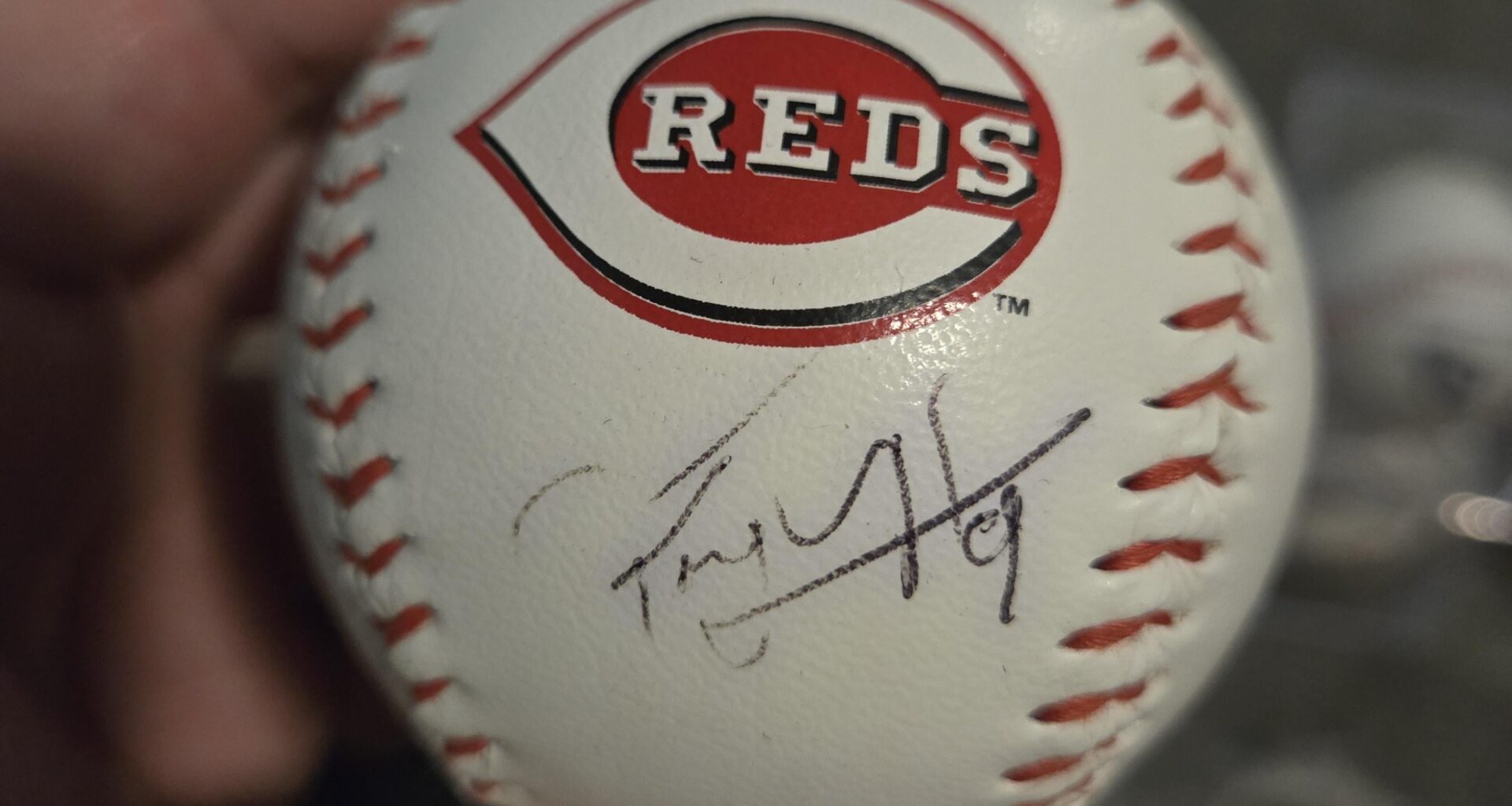 Hello everyone! I was going through my old balls and I found this one. Can anyone tell me who this autograph belongs to?