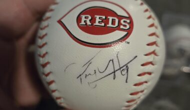 Hello everyone! I was going through my old balls and I found this one. Can anyone tell me who this autograph belongs to?