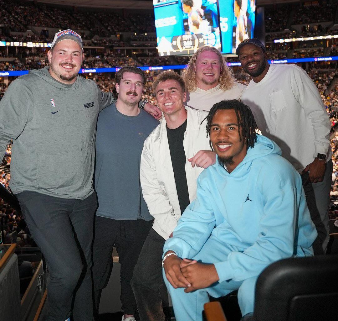 [DenverNuggets] Broncos boys livin' the suite life tonight!