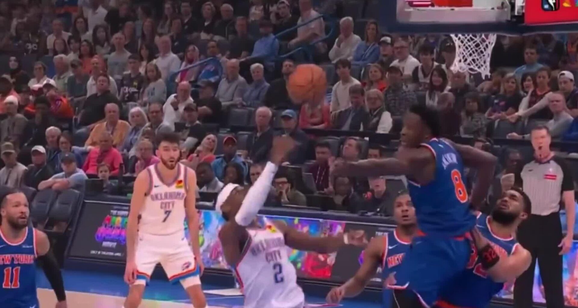 [Highlight] Reggie Miller lets out a laugh watching OG Anonoby being called for the foul