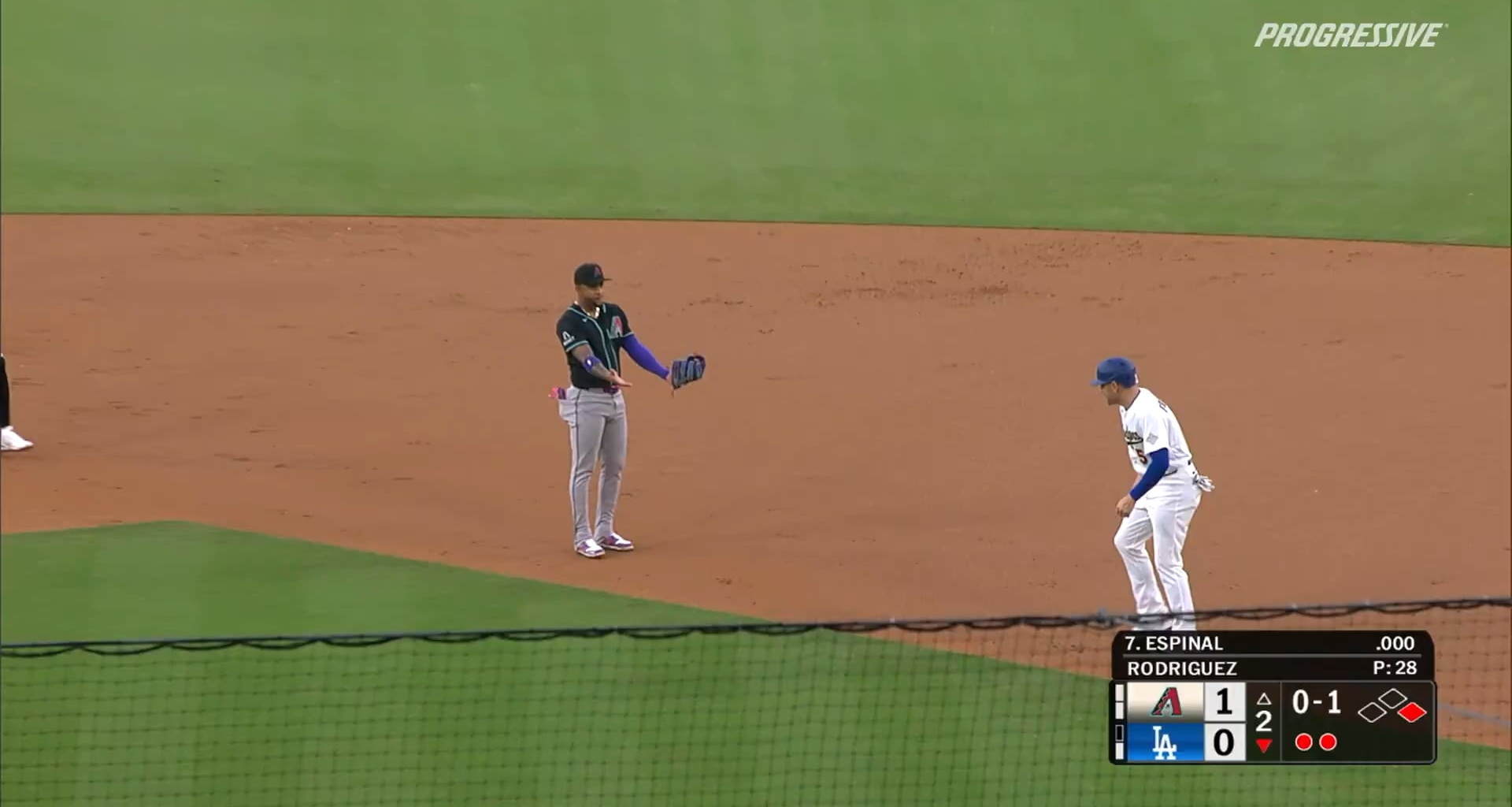 [MLB] You want a hug? ❤️ (Marte asks Freeman if he wants a hug, for the inevitable tag out)