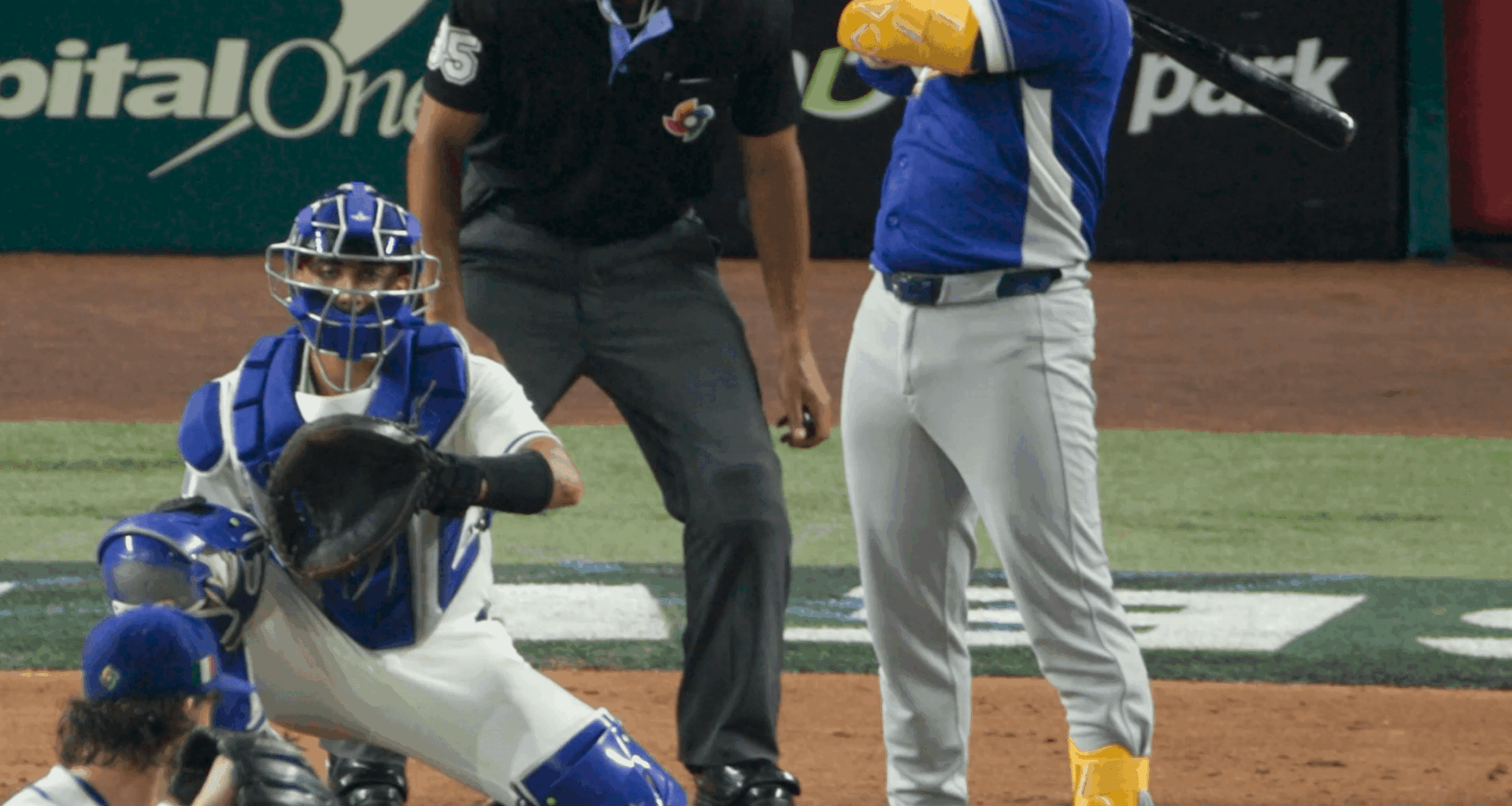 [Highlight] Team Venezuela fans erupted when Eugenio Suárez went deep , captured from center field!