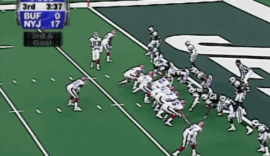 [Highlight] 8 minutes of Doug Flutie's best plays in the NFL