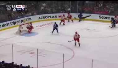 Easton Cowan drops the gloves on Jackson LaCombe