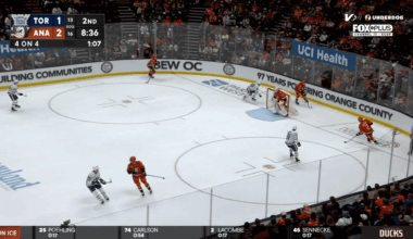 [ANA (3) - TOR 1] Carlson snaps one from the circle for his 1st goal as a Duck